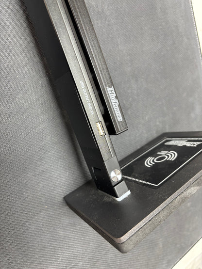 Muchmore Stand Pro 2 – LED Pit Light with Wireless Smartphone Charging