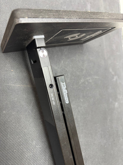 Muchmore Stand Pro 2 – LED Pit Light with Wireless Smartphone Charging